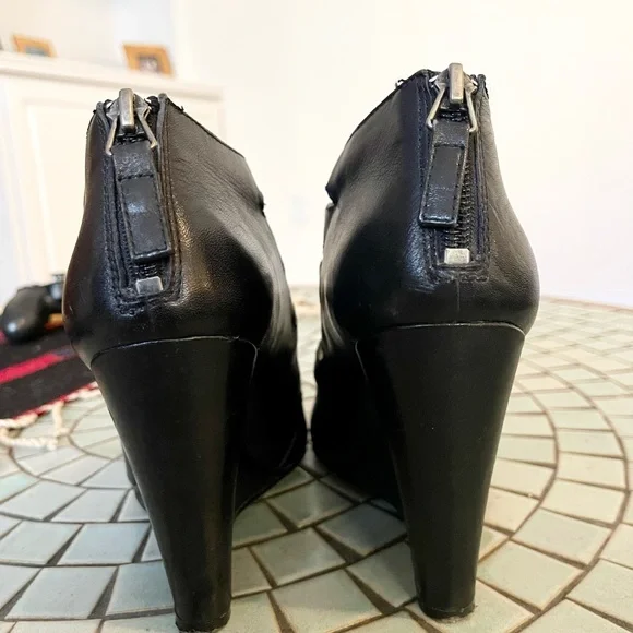 Incredible MRKT (Market) strappy wedges! - Picture 7 of 16